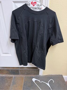 lululemon athletica Black Short-Sleeve Crewneck Tee with Panel Stitching